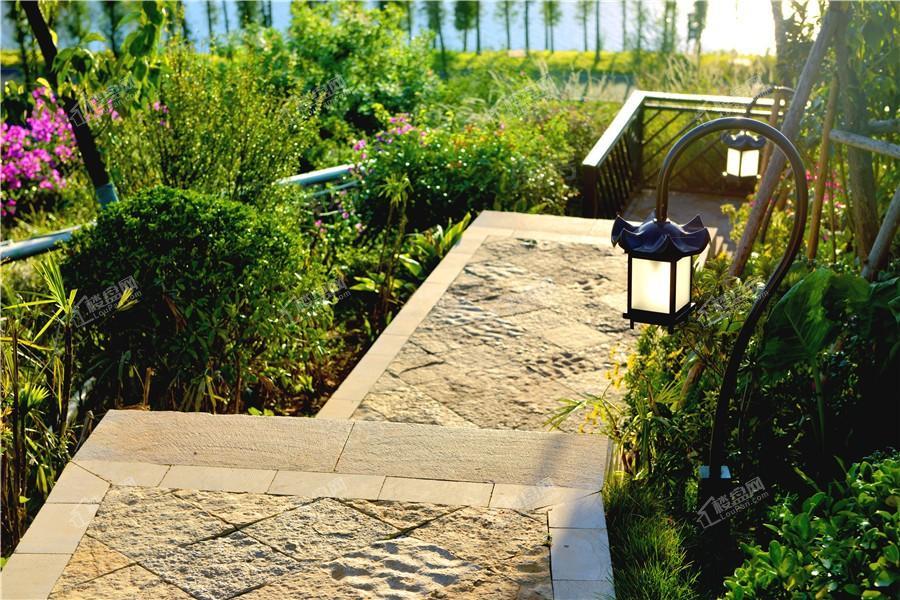 七彩云南·古滇名城实景图