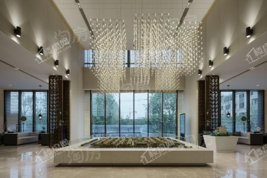 金辉中央云著实景图