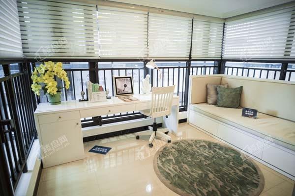 荣和半山华府样板间