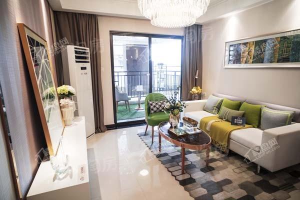 荣和半山华府样板间