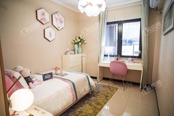 荣和半山华府样板间