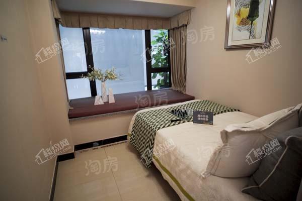 荣和半山华府样板间