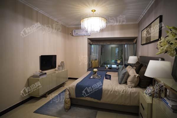 荣和半山华府样板间