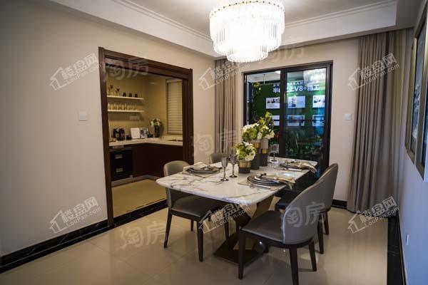 荣和半山华府样板间