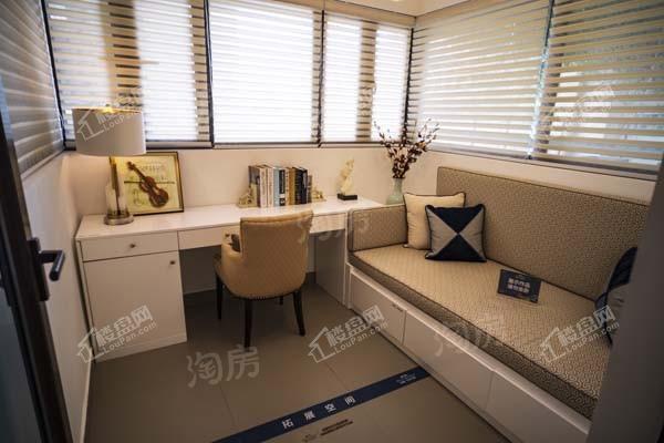 荣和半山华府样板间