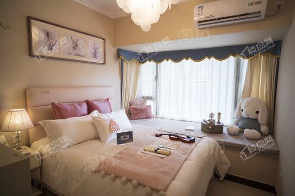 荣和半山华府样板间