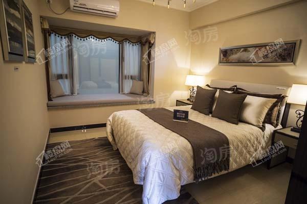 荣和半山华府样板间