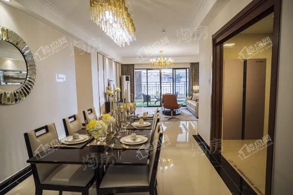 荣和半山华府样板间