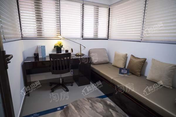 荣和半山华府样板间