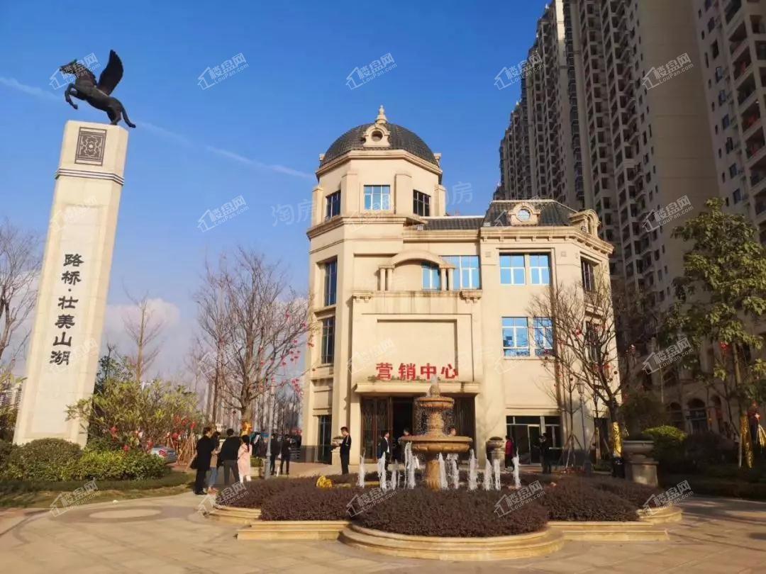 路桥壮美山湖实景图