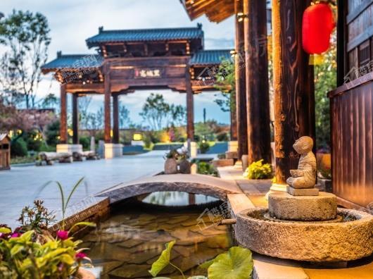 世茂莲花山小镇实景图