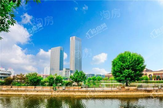 阳光100天塔喜马拉雅实景图
