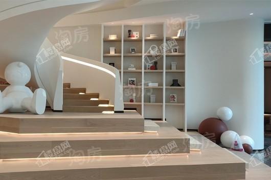 金辉融恒江山云著实景图