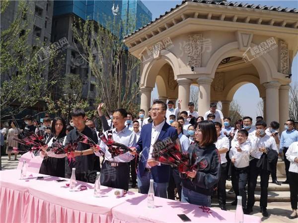 恒大金碧天下实景图