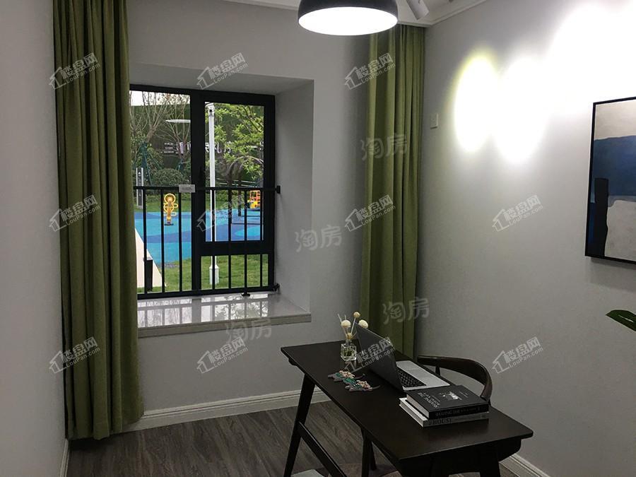 正荣中奥悦玺台样板间