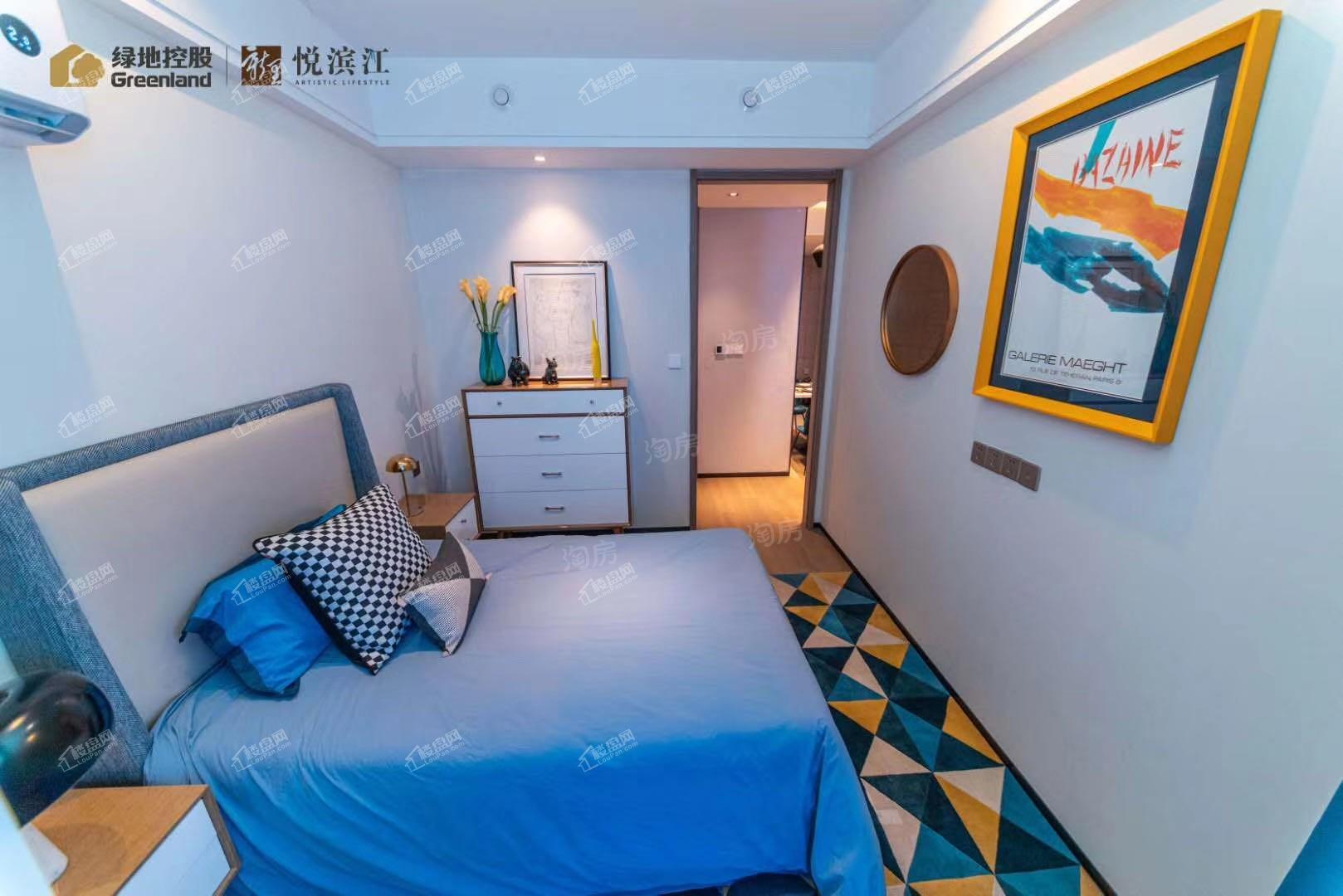 绿地悦滨江样板间