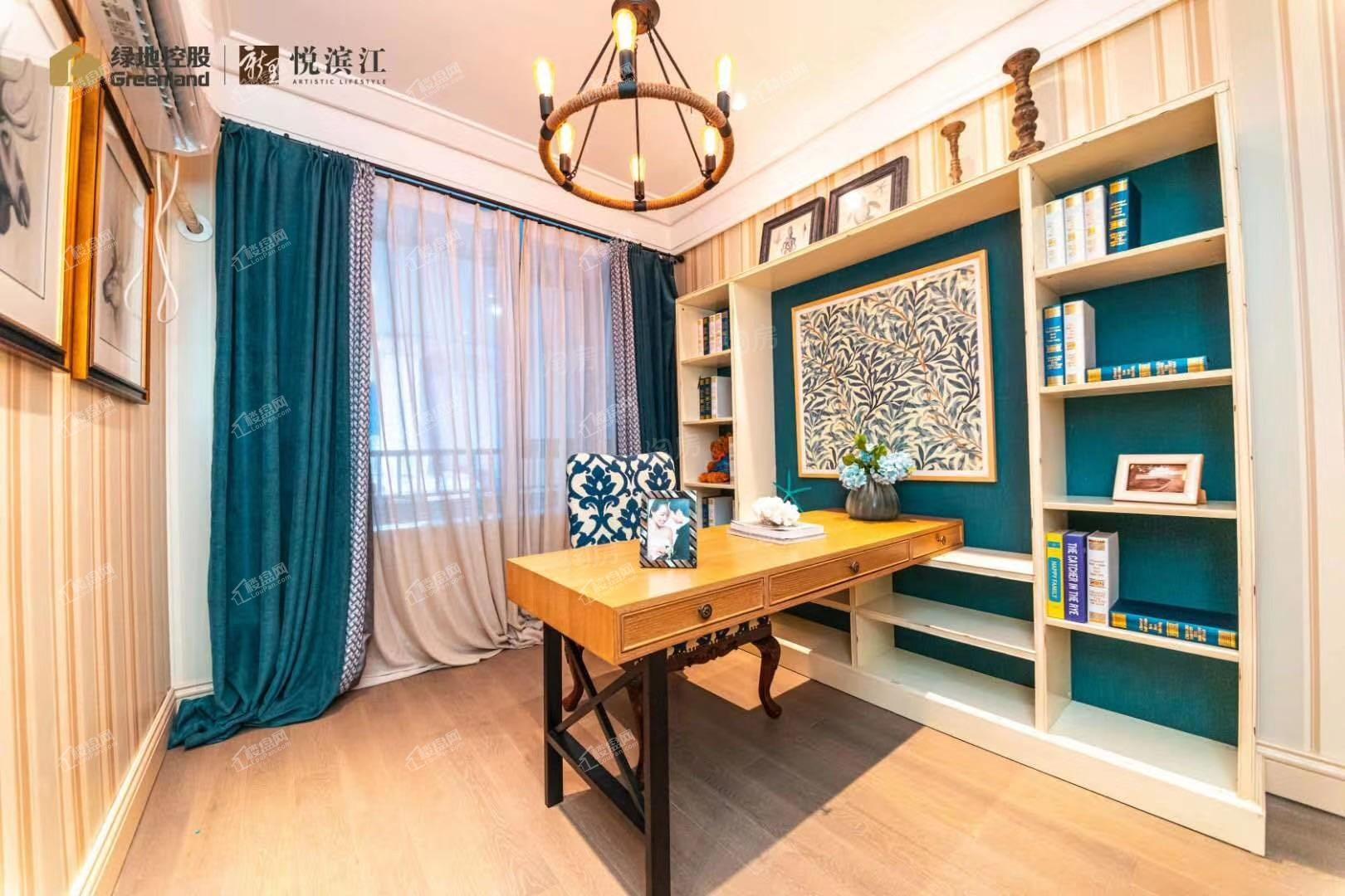 绿地悦滨江样板间