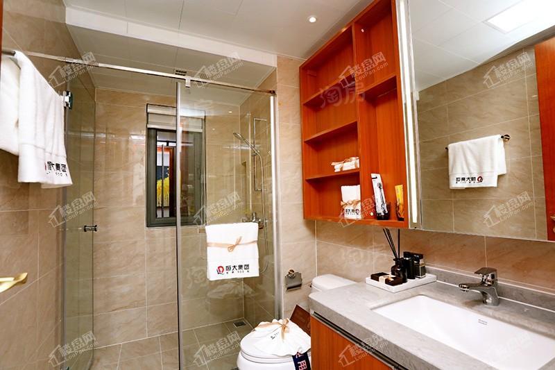 恒大滨江左岸样板间