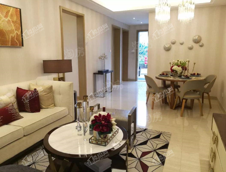 新鸿基泷景样板间