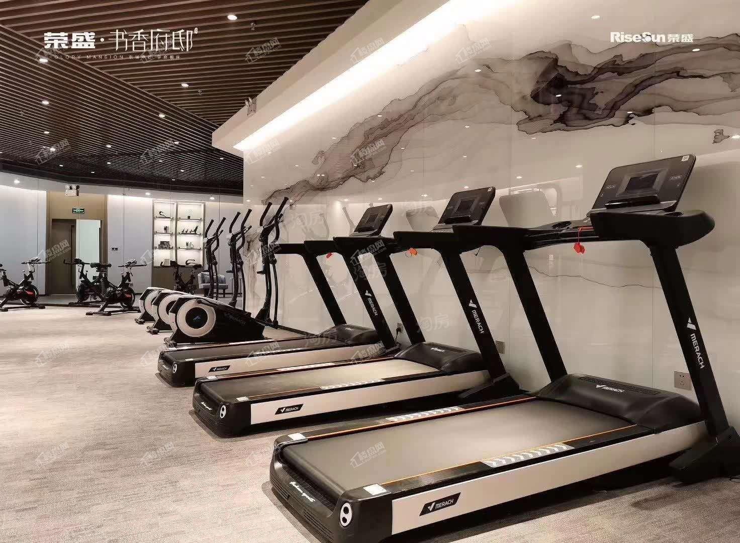 荣盛书香府邸  西区公园里样板间