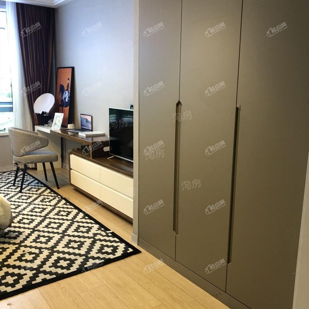 龙创·新世纪实景图