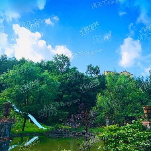 芳草地·雪岭仙山实景图