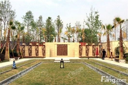 融创春晖十里商铺实景图