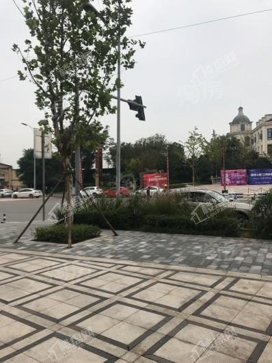 融创国博城商铺实景图