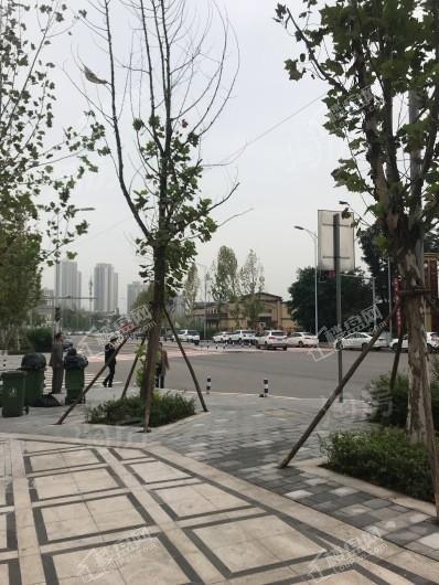 融创国博城商铺实景图