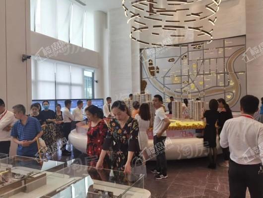 金辉融恒江山云著实景图