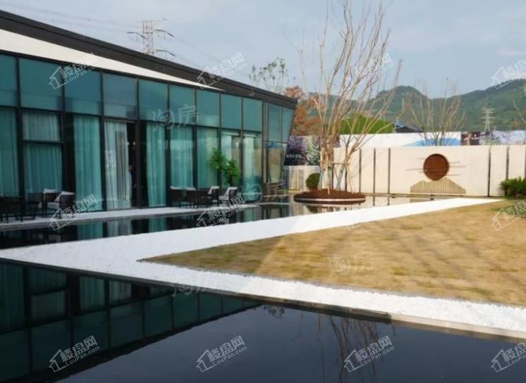 保亿湖山鹿鸣实景图
