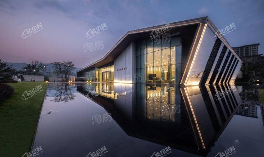 保亿湖山鹿鸣实景图