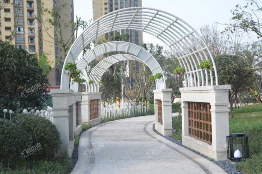 渝开发格莱美城配套图