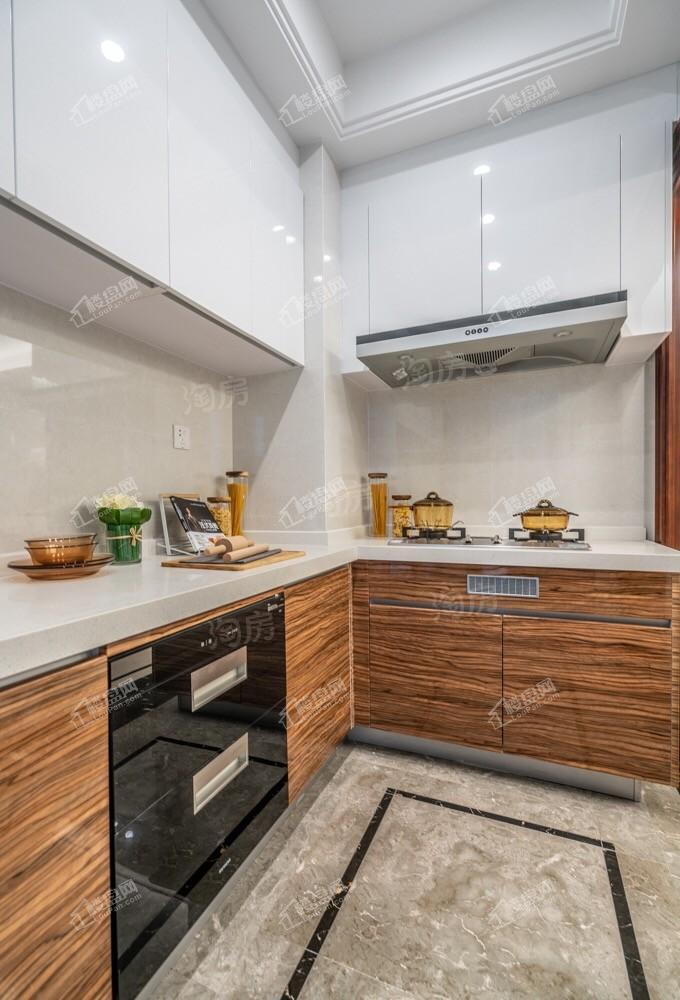 怡翠尊堤样板间