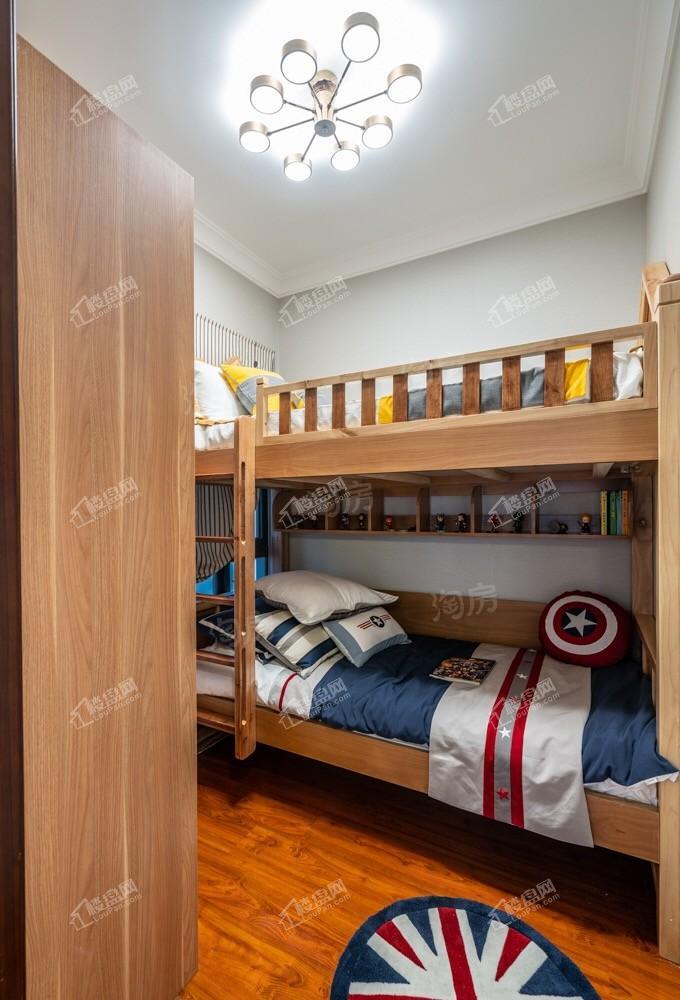 怡翠尊堤样板间