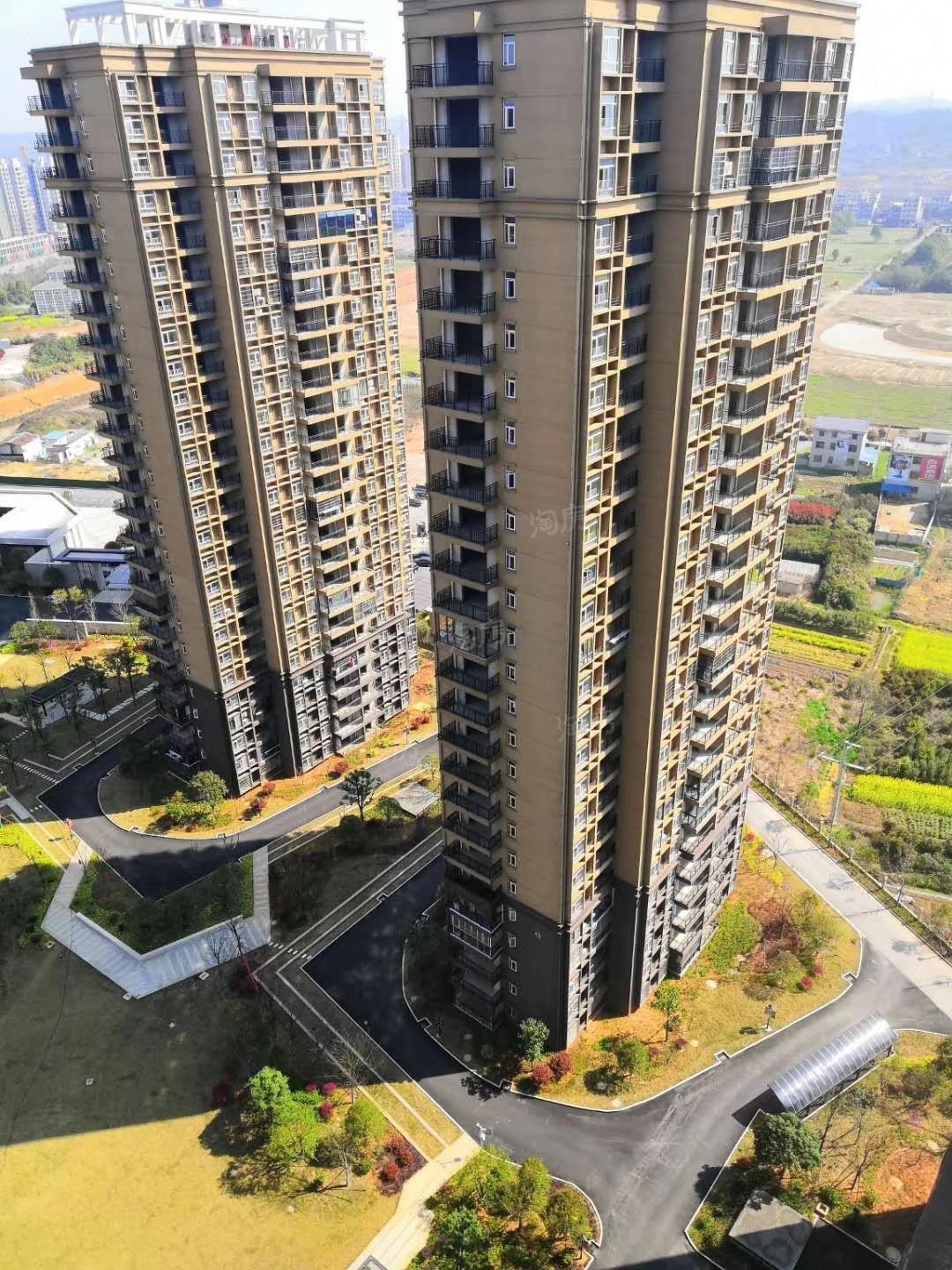 房价、户型、配套…威港·泉都豪庭、兴旺学府两大项目，哪个更值得购买？