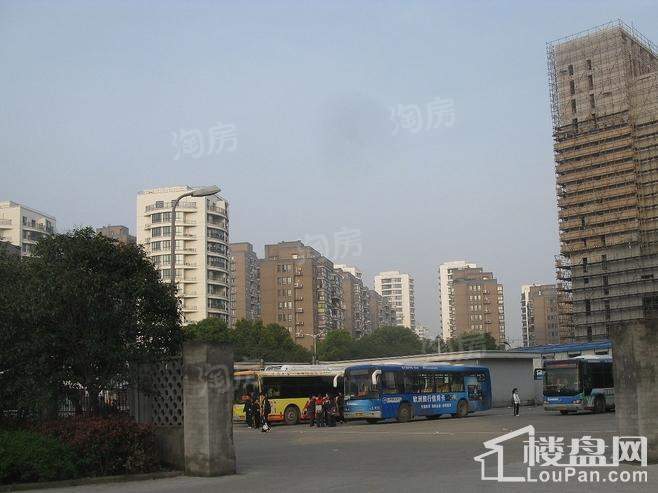 金色广场实景图
