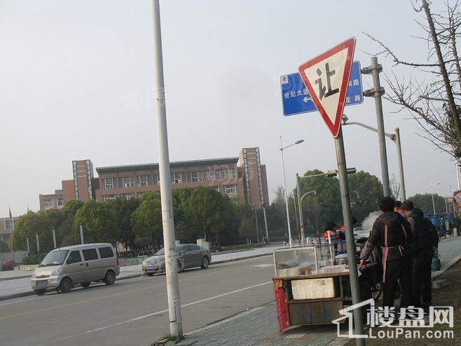 金色广场实景图