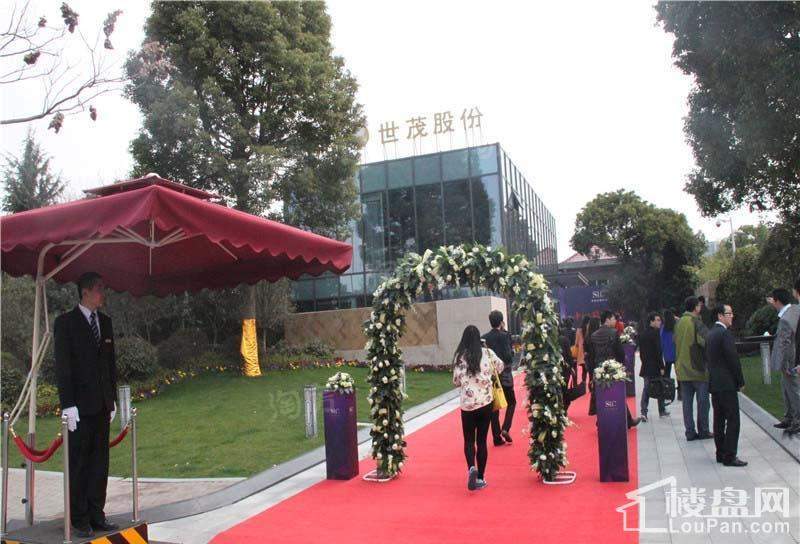 世茂日湖中心实景图