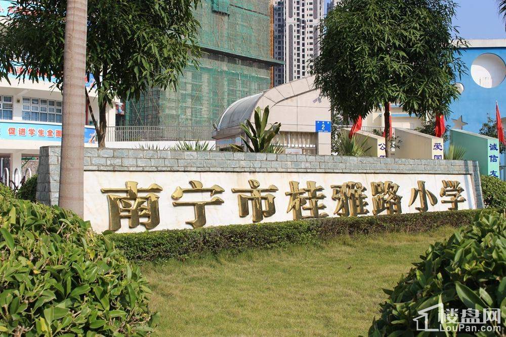 中房翡翠湾配套图