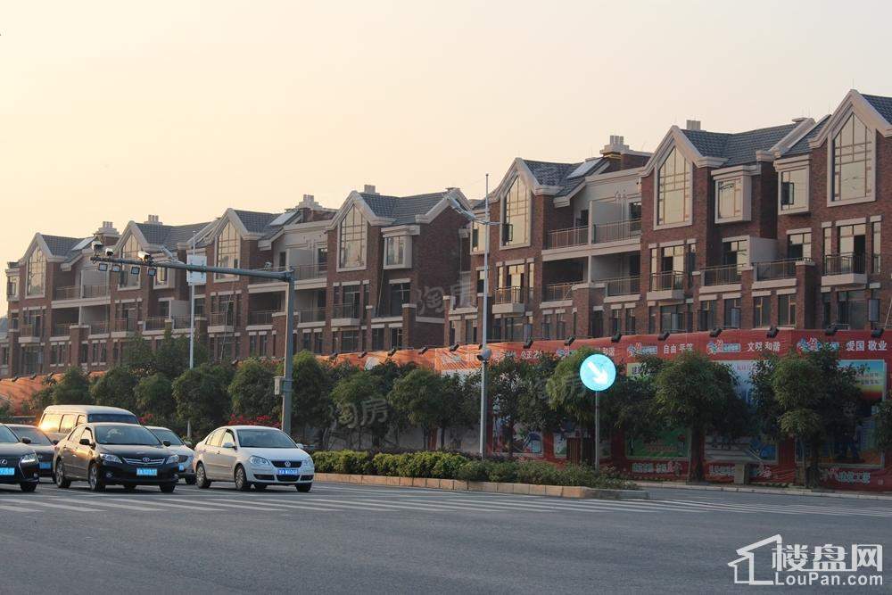 中房翡翠湾实景图