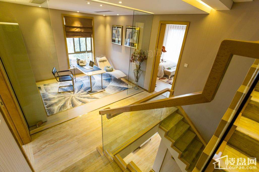 缤虹星城样板间