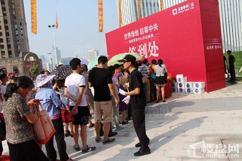 绿地中央广场实景图