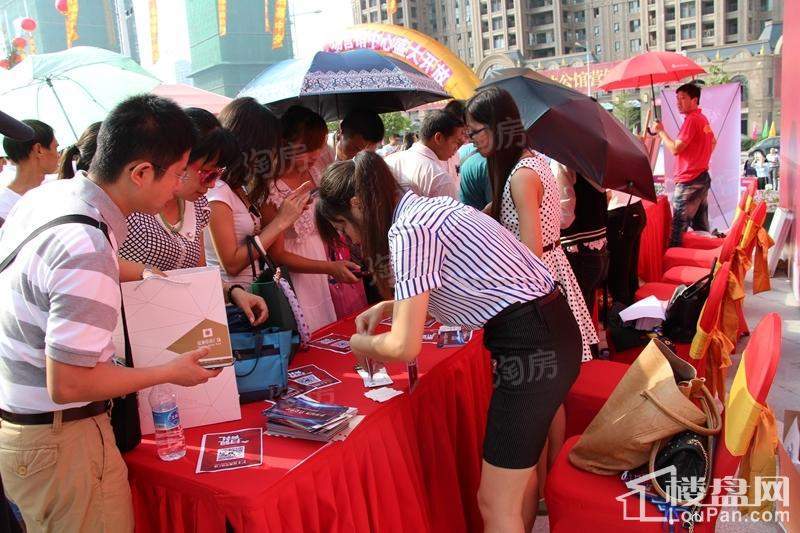 绿地中央广场实景图