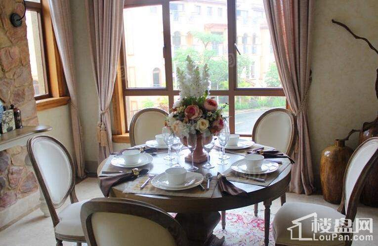 皇庭波西塔诺样板间