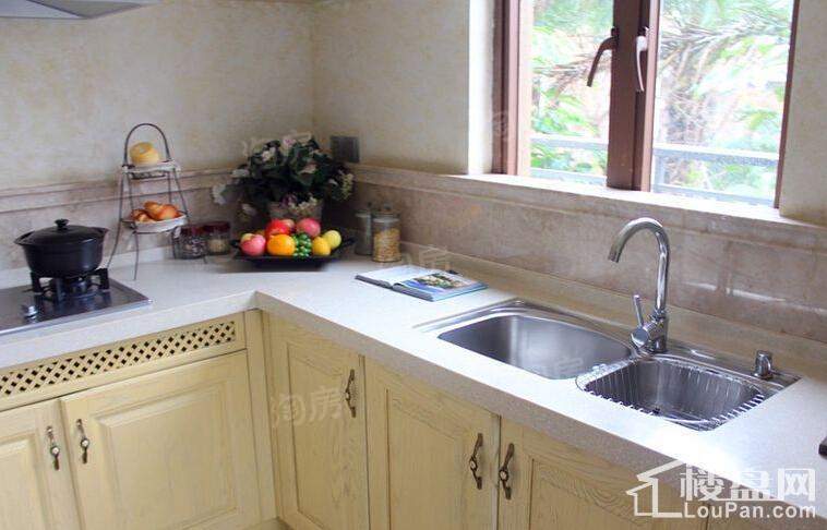 皇庭波西塔诺样板间