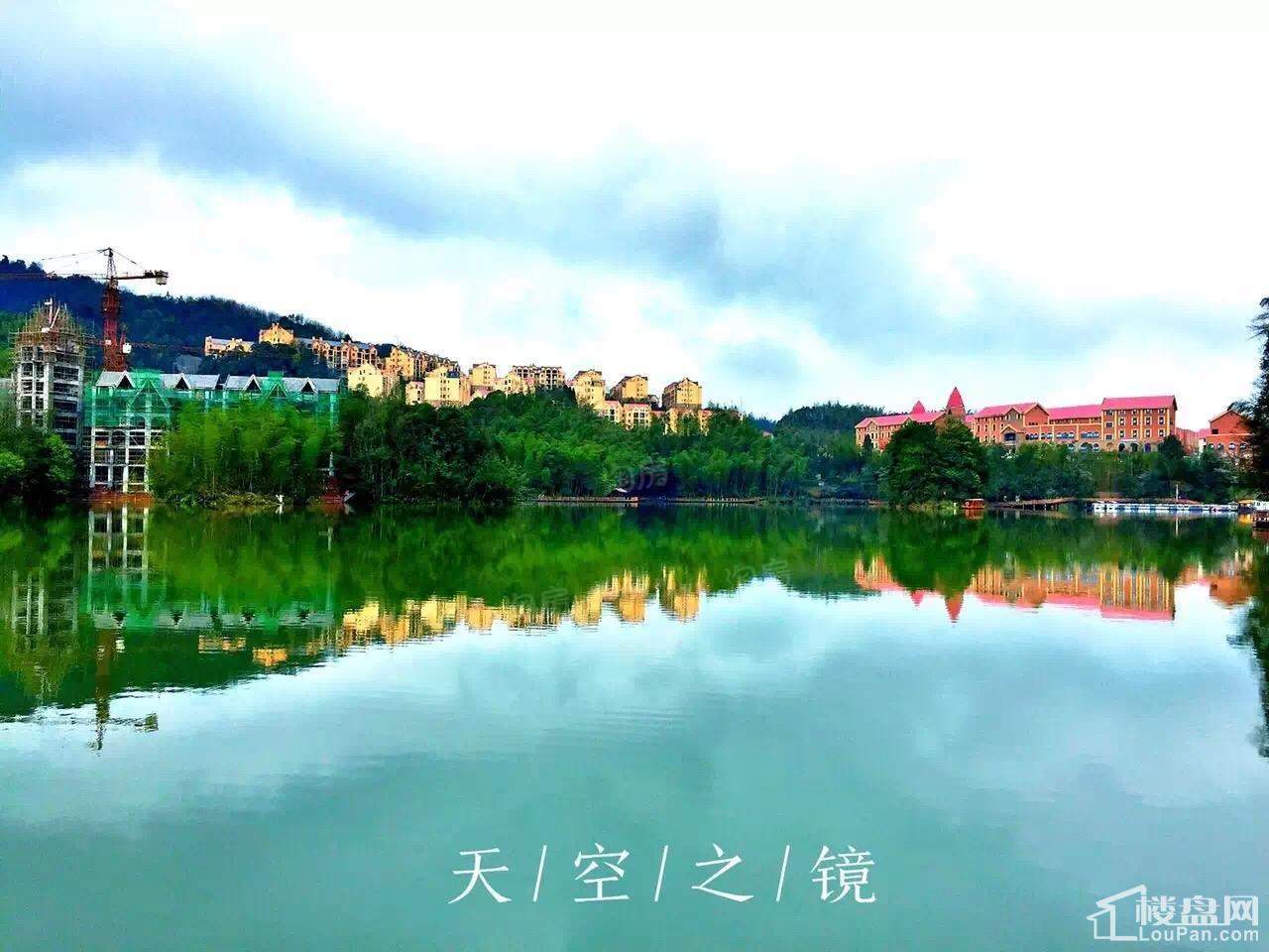 天岛湖实景图