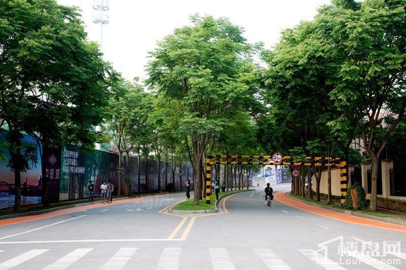 保利中航城实景图