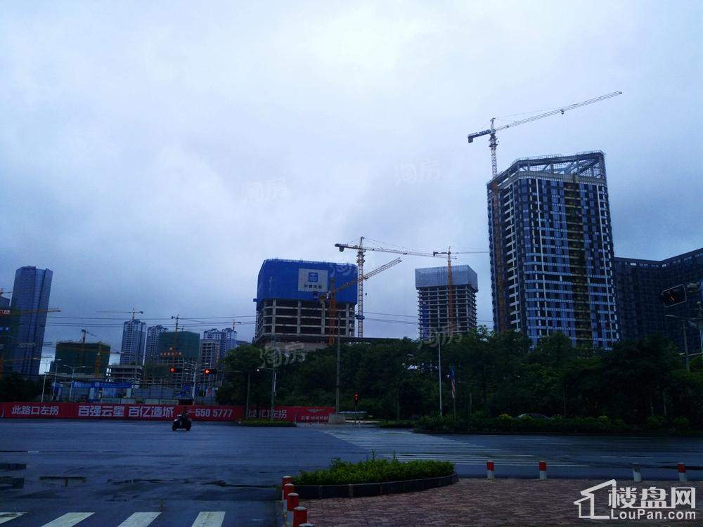 五象总部大厦实景图