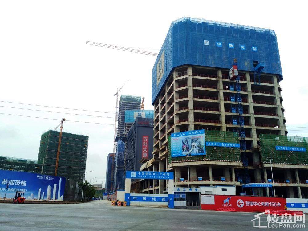 五象总部大厦实景图